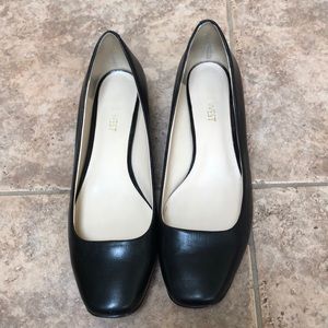 Very good condition cute dress flats